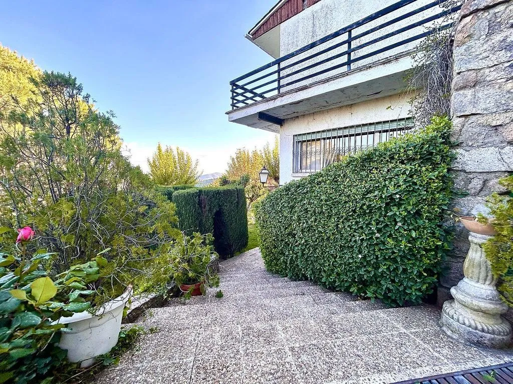 Aed - Chalet with Pool in Robledo de Chavela