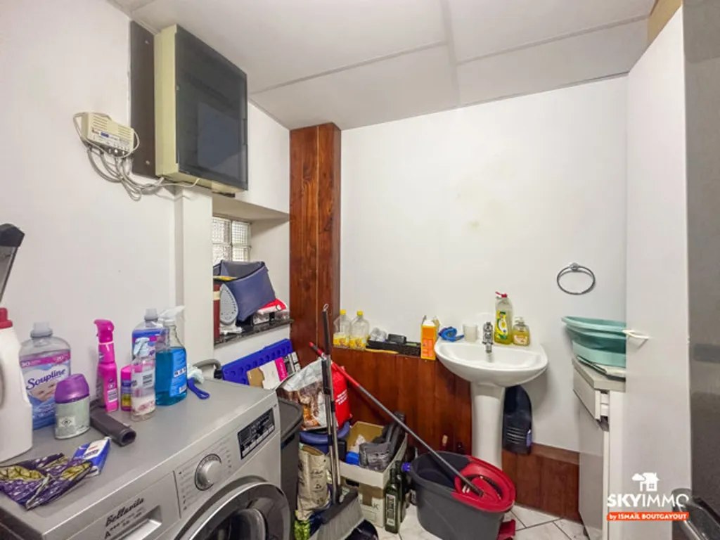 Pesuköök - Spacious 3-Bedroom Apartment in Juprelle