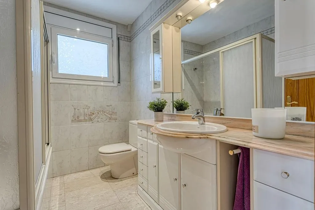 Bathrooms - Luxury Detached House with Terrace in Igualada