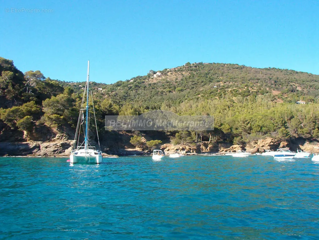 Garden-Level Apartment with Parking in Cavalaire