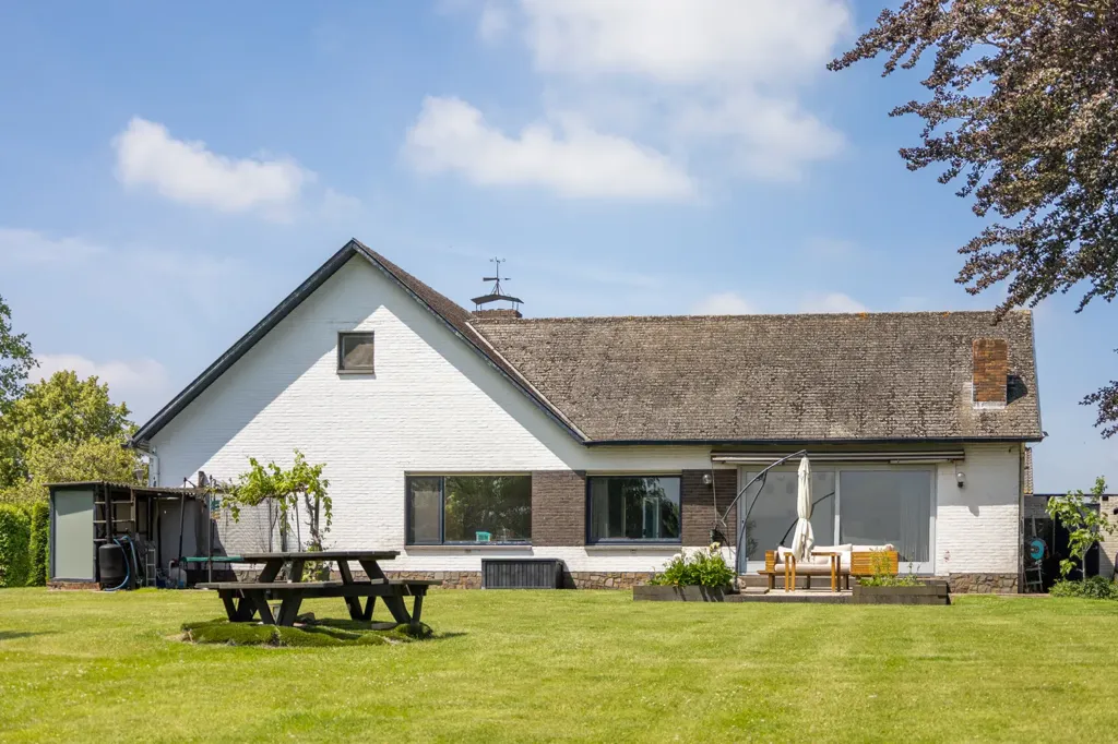 Aed - Spacious Detached House with River View in Westdorpe