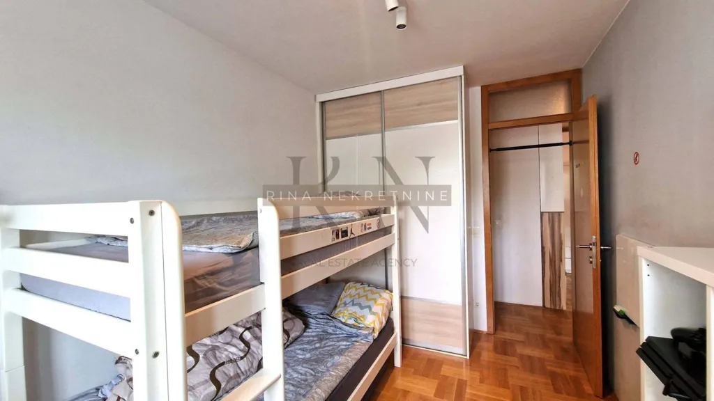 Chambres - Modern 2-Bedroom Flat with Parking in Prečko, Zagreb