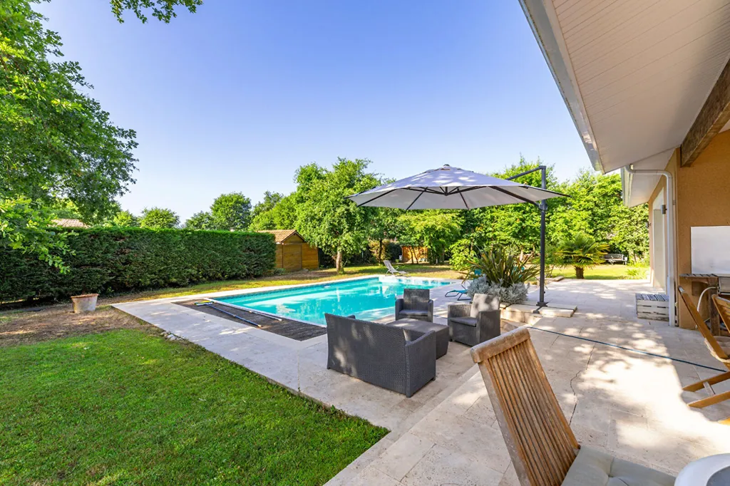 Piscina - Contemporary House with Pool in Saucats