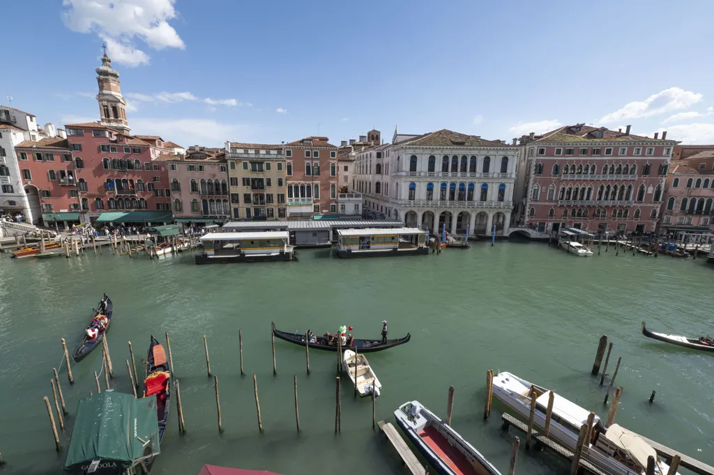 Penthouse with Canal View in Venice