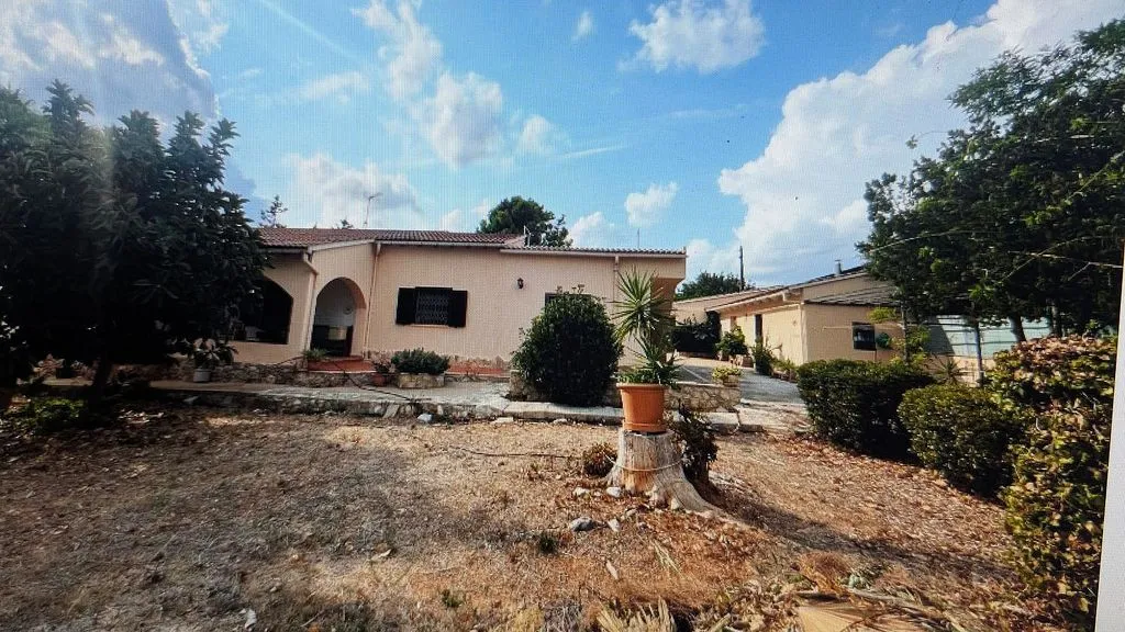 Aed - Rustic House with Pool in Reis Catòlics