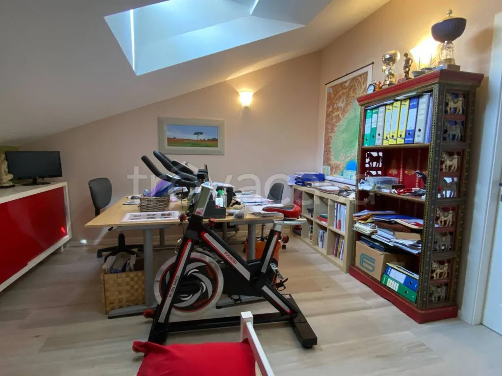 Bureau - Modern Apartment with Solar Panels in Savigliano