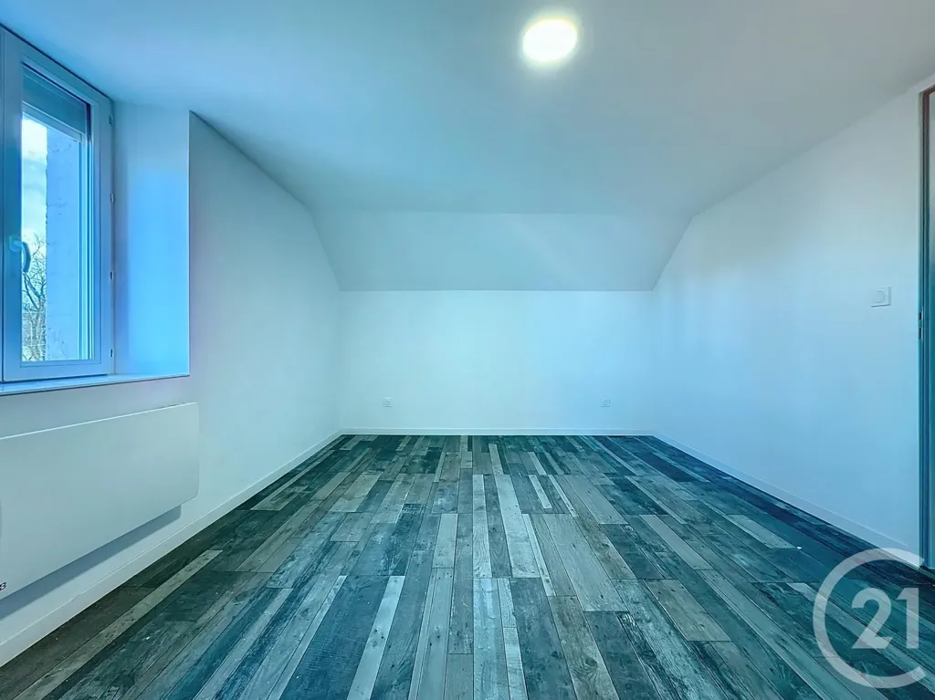 Rooms - Refurbished 5-Piece Apartment in Montbéliard