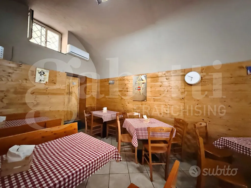 Salle à manger - Commercial Unit with High Footfall in Angri Centre