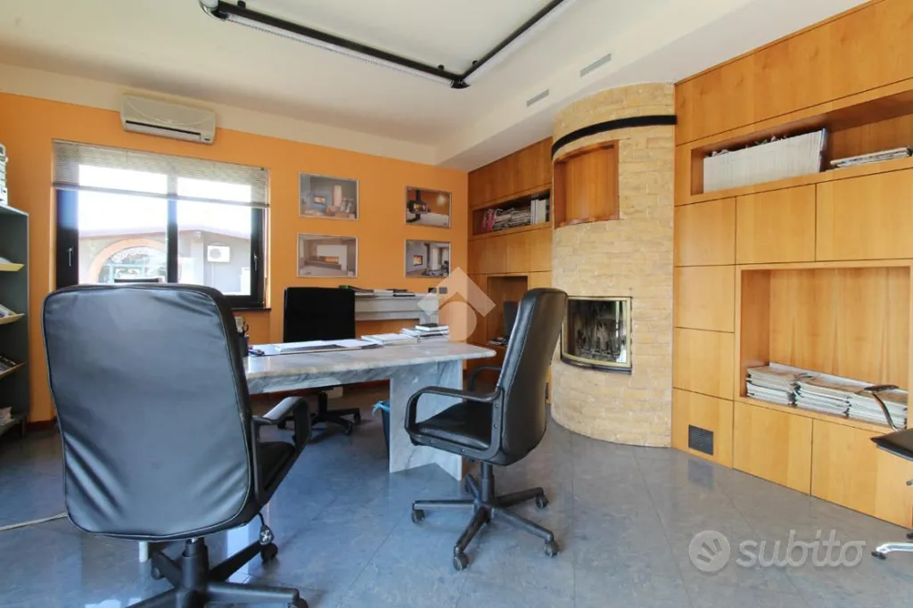 Studio - Industrial Complex with Exhibition Space near Brescia