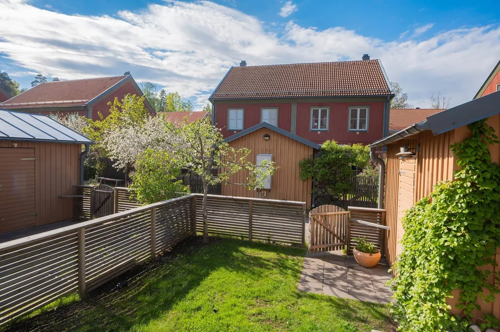 Aed - Terraced House with Garden in Tullinge