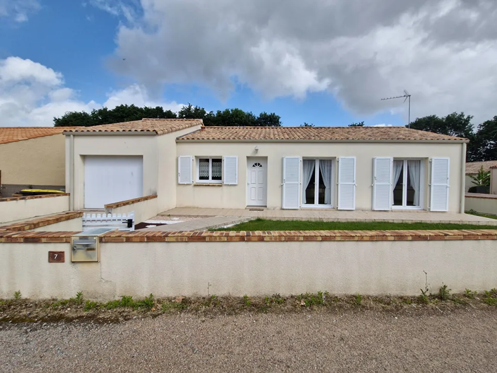 Välivaade - Bright Bungalow with Garden in Les Achards
