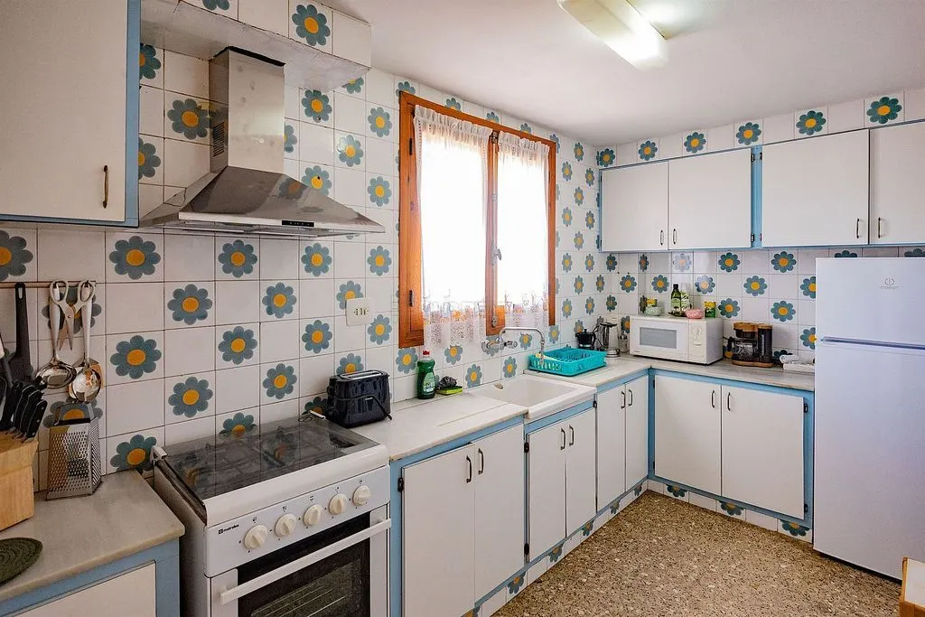 Kitchen - Ample Terrace Apartment in Oliva Playa