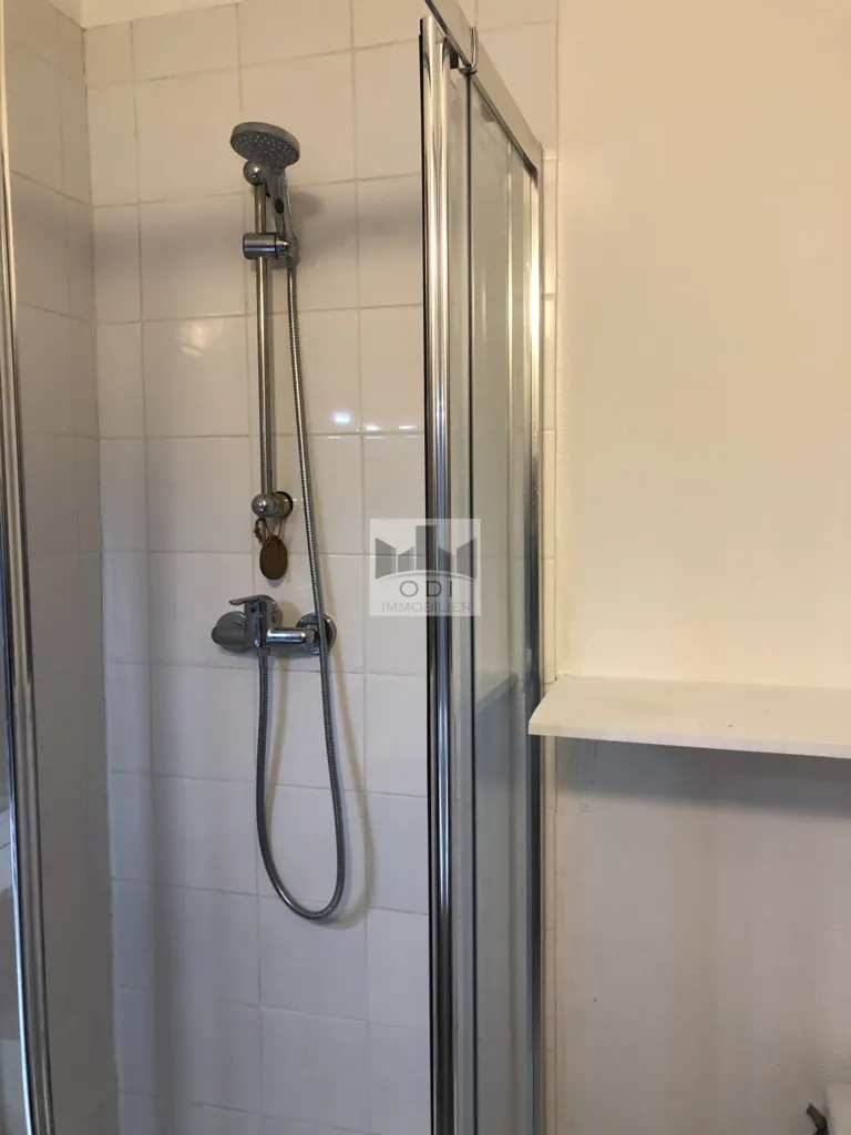 Salles de bain - Studio Meublé dans Immeuble Ancien à Paris