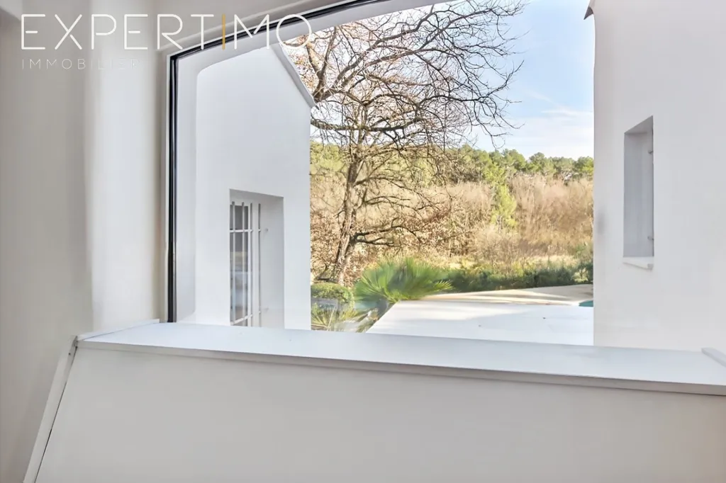 Esik - Luxury Villa with Pool in Fuveau