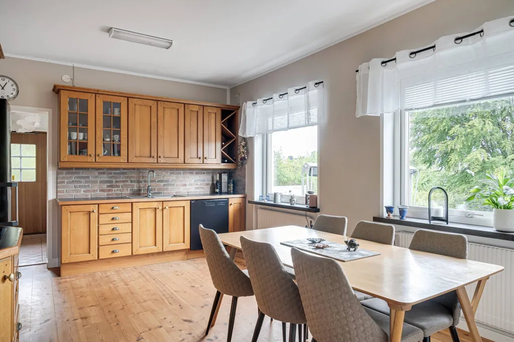 Salle à manger - Generous Family Home with Development Potential in Tyringe