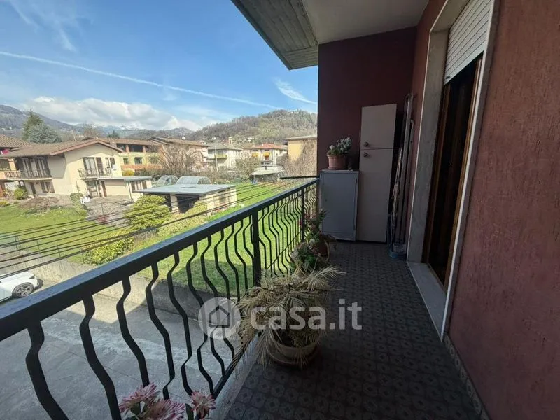 Balcone - Appartamento con terrazzo e box a Casnigo