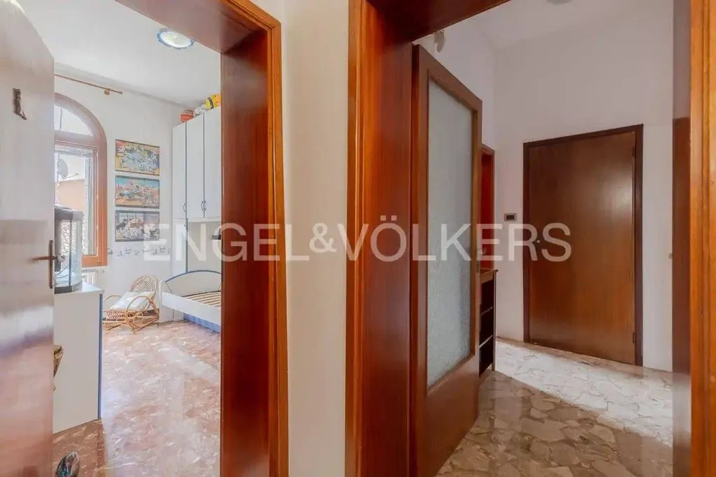 Esik - Luxury Flat with Gothic Windows in Venice