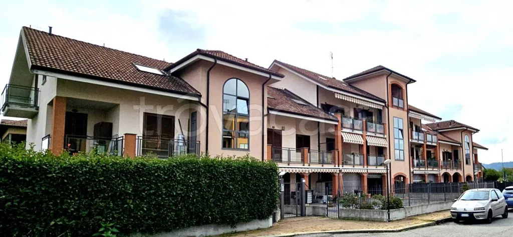 Välivaade - Apartment with Balcony and Box in Chivasso