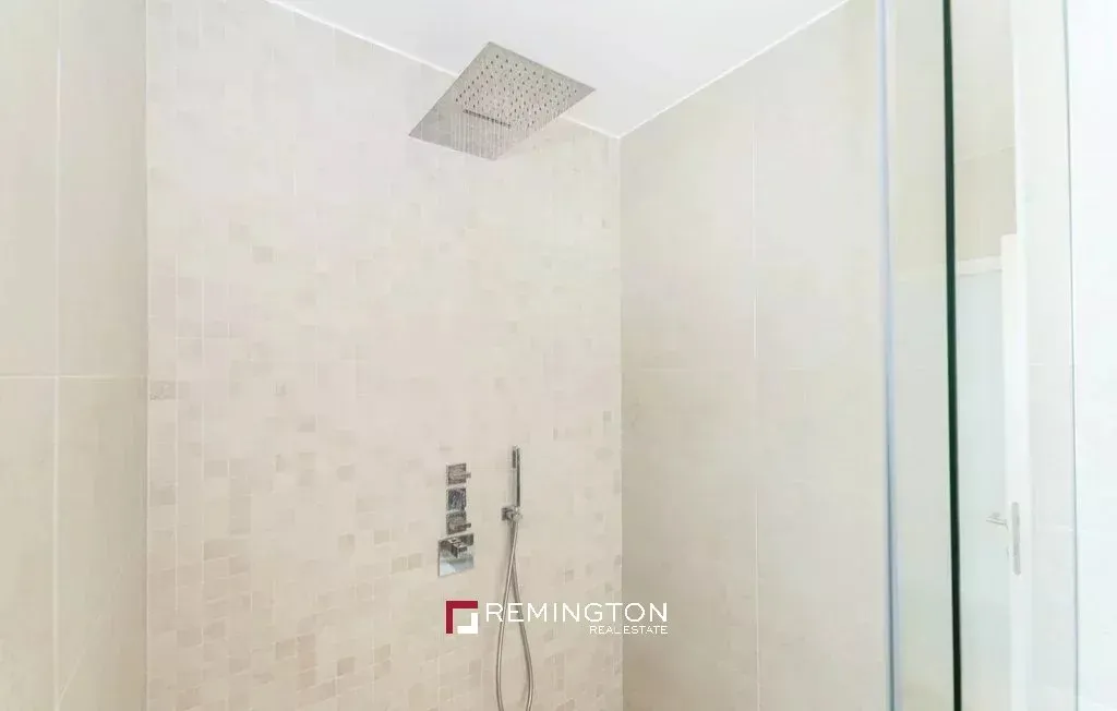 Vannitoad - Waterfront Penthouse with Private Beach in Pag