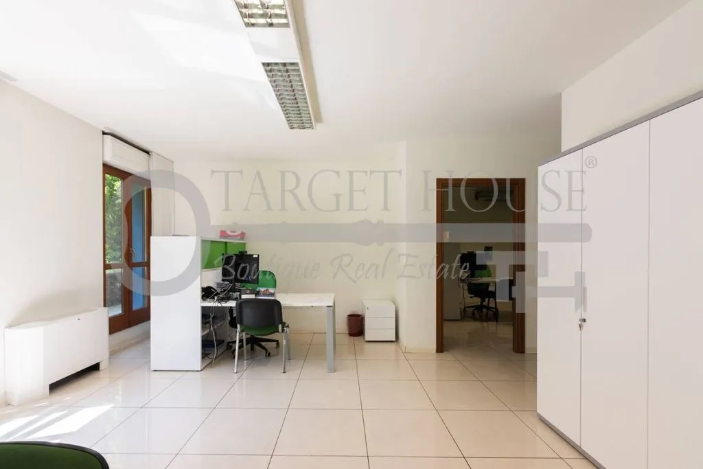 Kabinet - Office with Lake View in Como