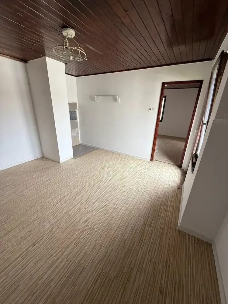 Pièces - Historic House with Renovation Potential in Moravče