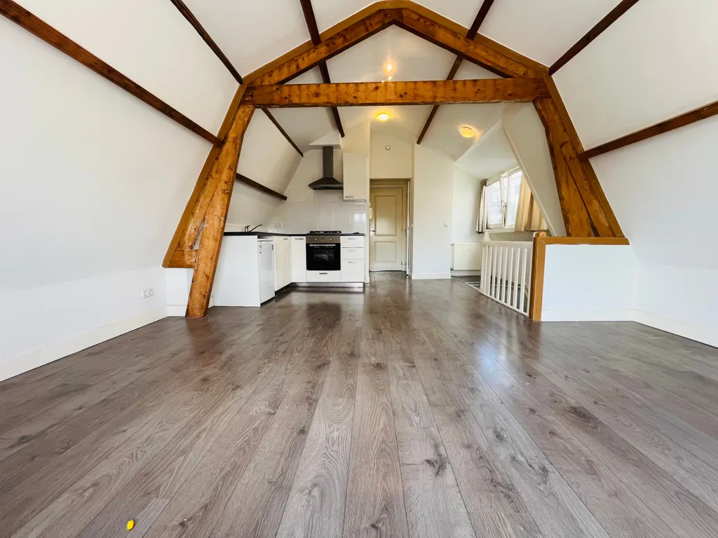 Pièces - Furnished Studio with Balcony in Rotterdam Vreewijk