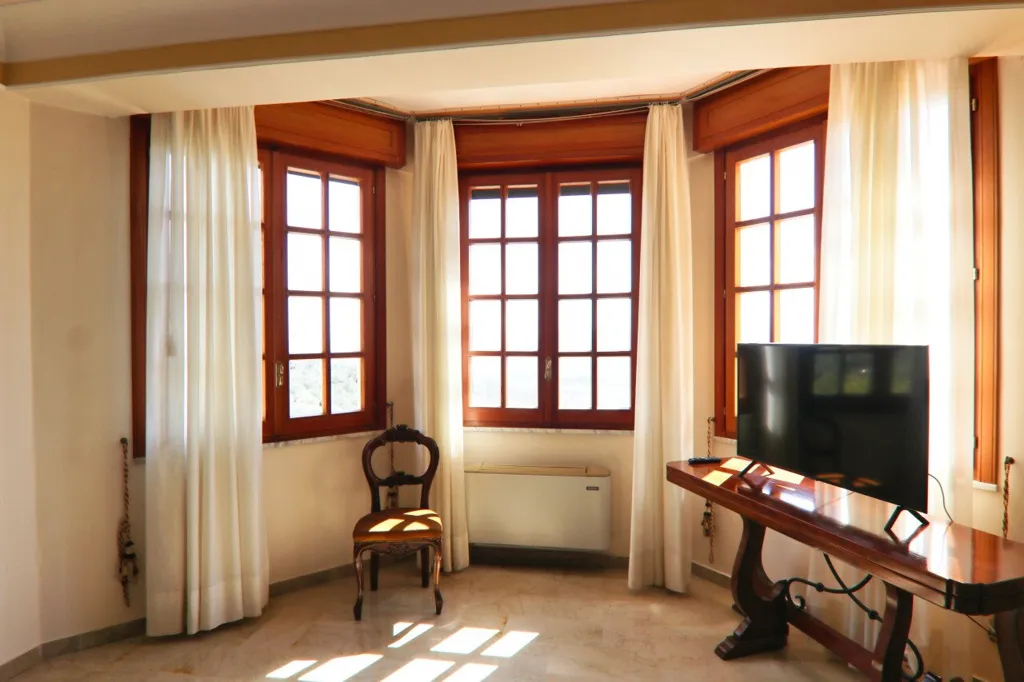 Elutuba - Hilltop Villa with Panoramic Views in Eboli