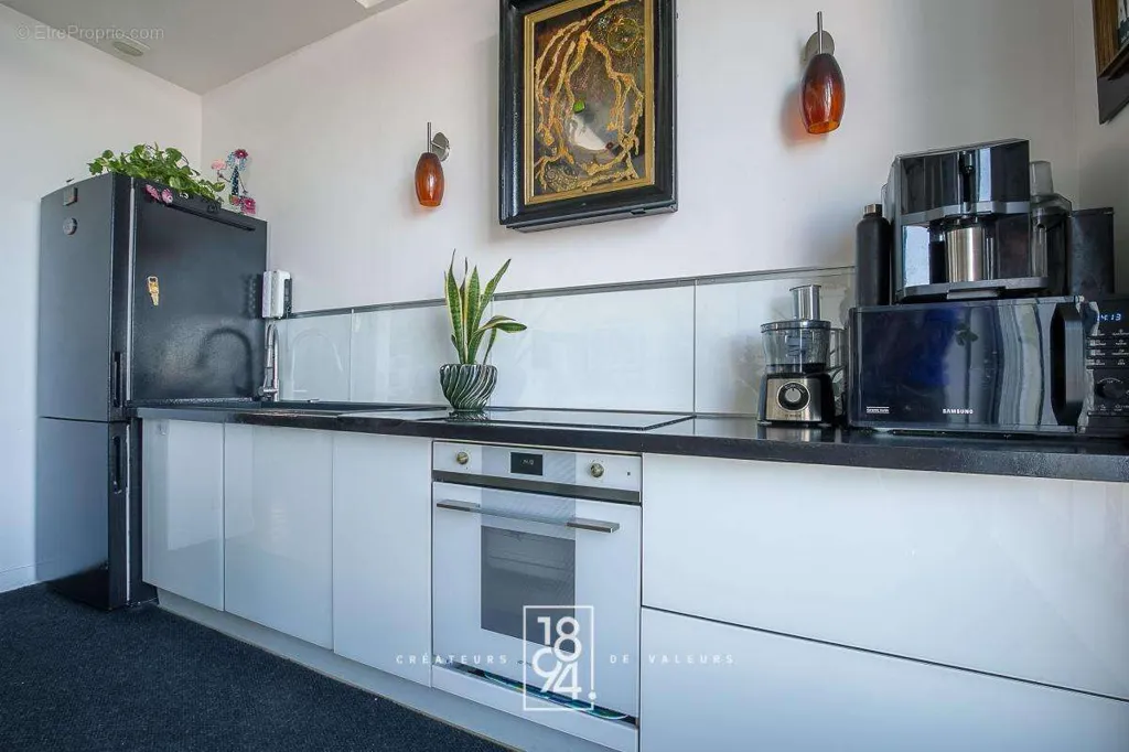 Cuisine - Duplex T4 avec Vue Mer Panoramique à la Corniche