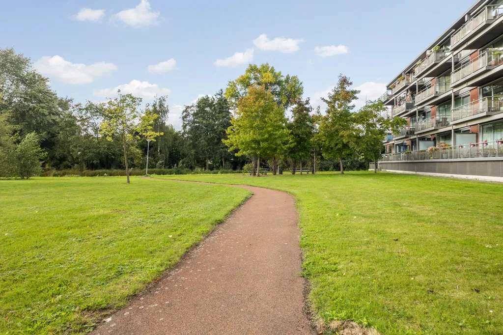 Aed - Spacious Flat with Balcony in IJsselmonde