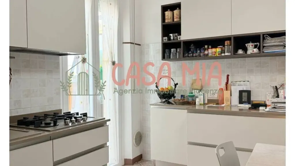Cuisine - Spacious Apartment with Balcony in Piacenza