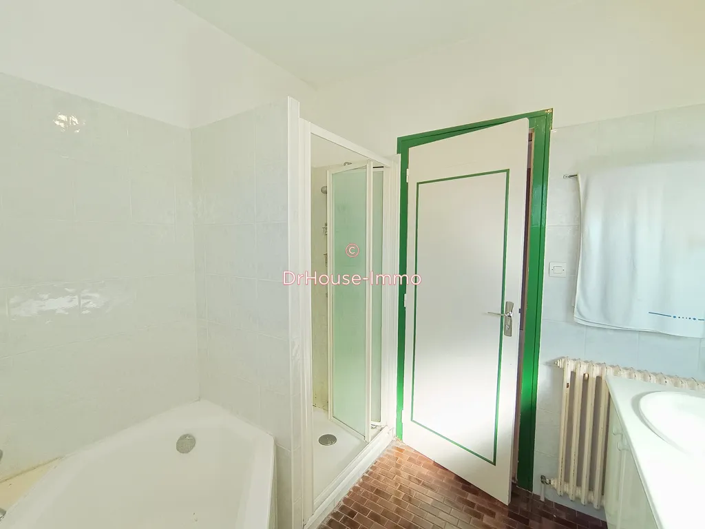 Salles de bain - Maison de Charme avec Balcon à Thouars