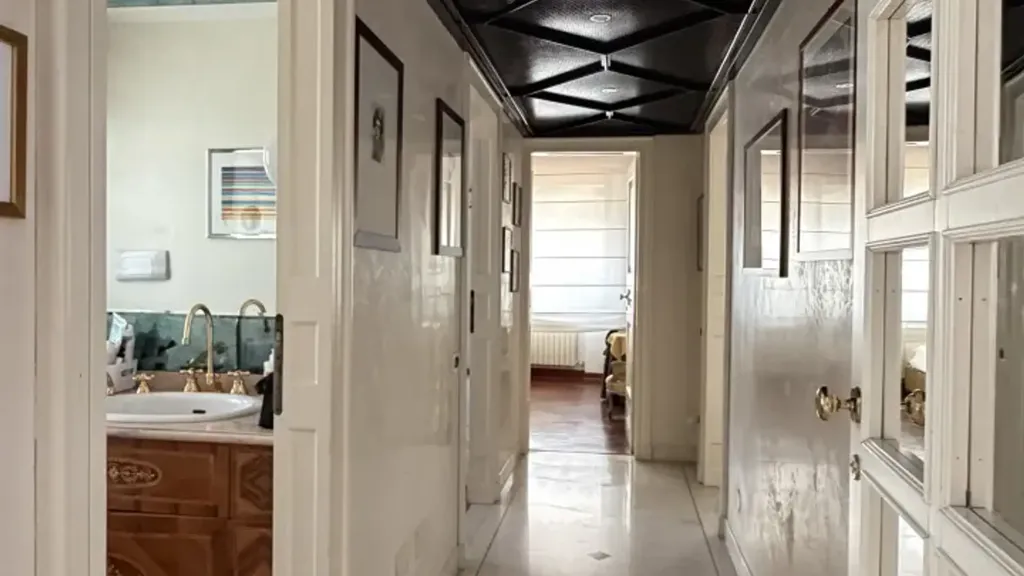 Entrée - Penthouse with Terrace in Padua's Historic Centre