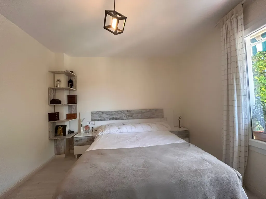 Chambres - Renovated Apartment with Terrace in Urban Centre