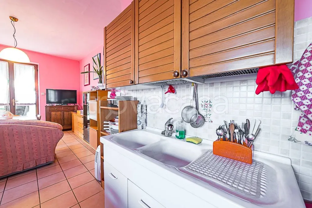 Cuisine - Villa with Garden in Faule, Piemonte
