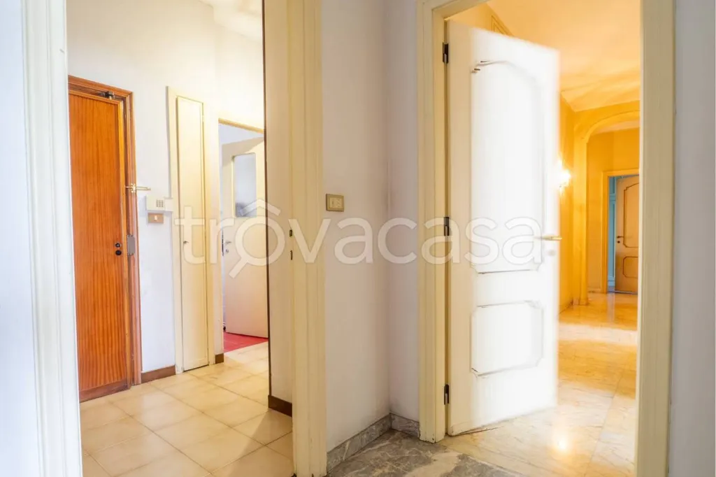 Ingresso - Apartment with Balcony in Turin's Crocetta
