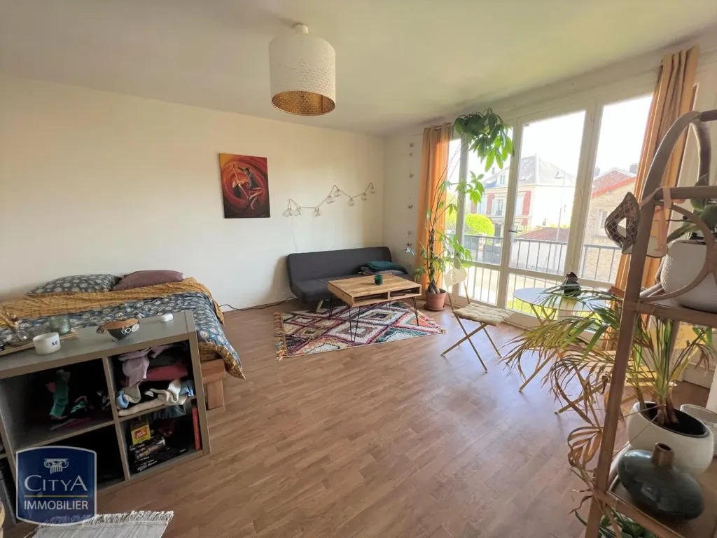Séjour - Studio avec Ascenseur à Rambouillet
