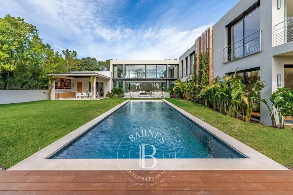 Pool - Contemporary Villa with Pool in Mougins