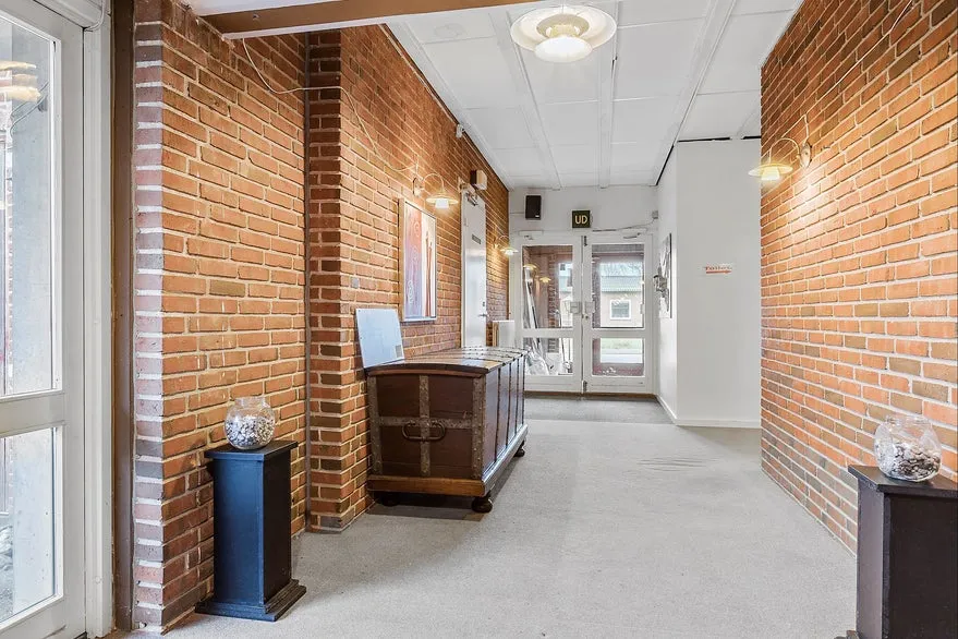 Entrée - Developable Inn with Historic Charm in Sejet