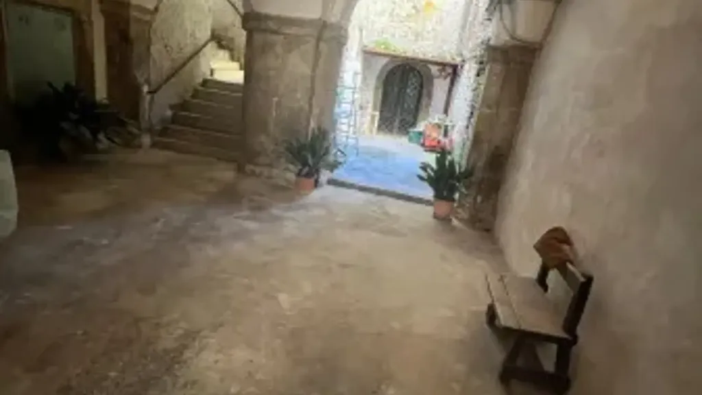 Esik - Historic Apartment with Garden in Cave