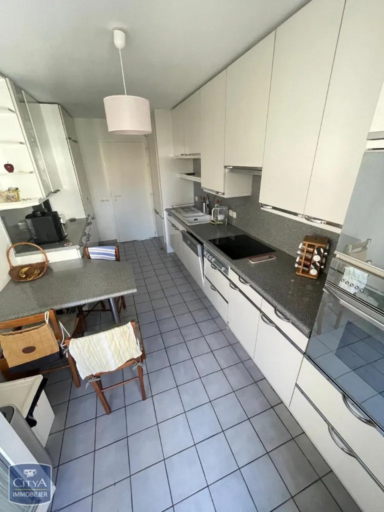 Cuisine - Appartement Meublé 4 Pièces avec Balcons à Strasbourg