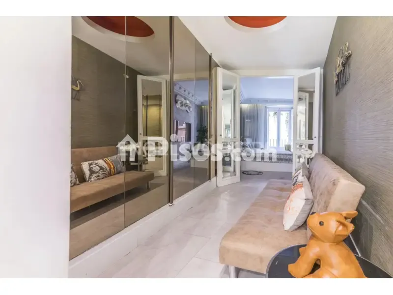 Esik - Modern Studio Flat with Balcony in Madrid Centre