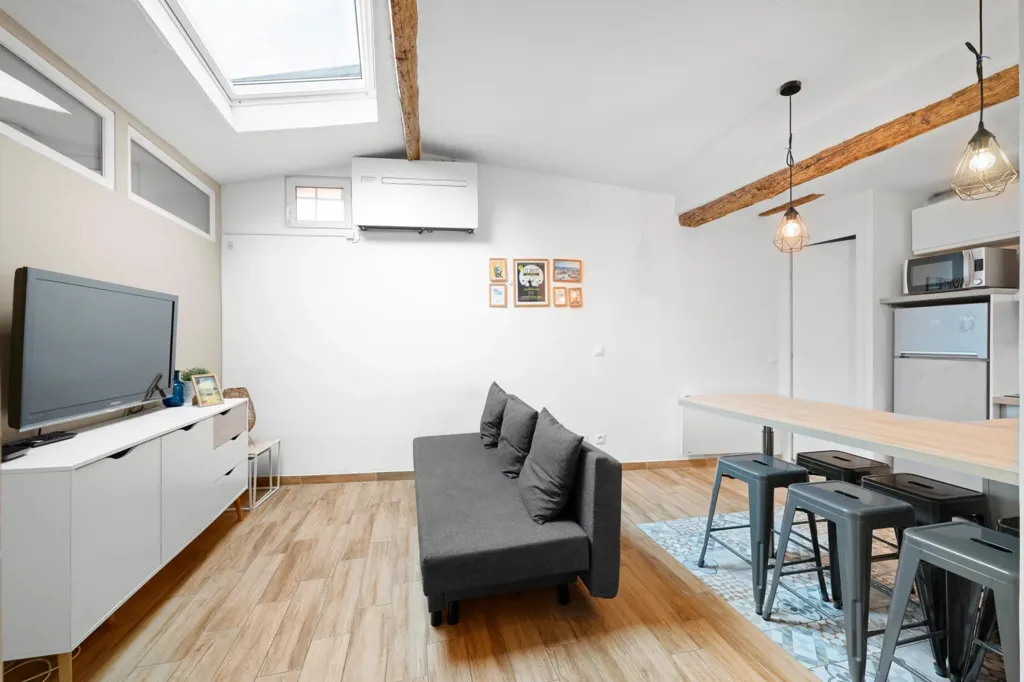 Living Room - 3-Piece Apartment with City View in Vieux Nice