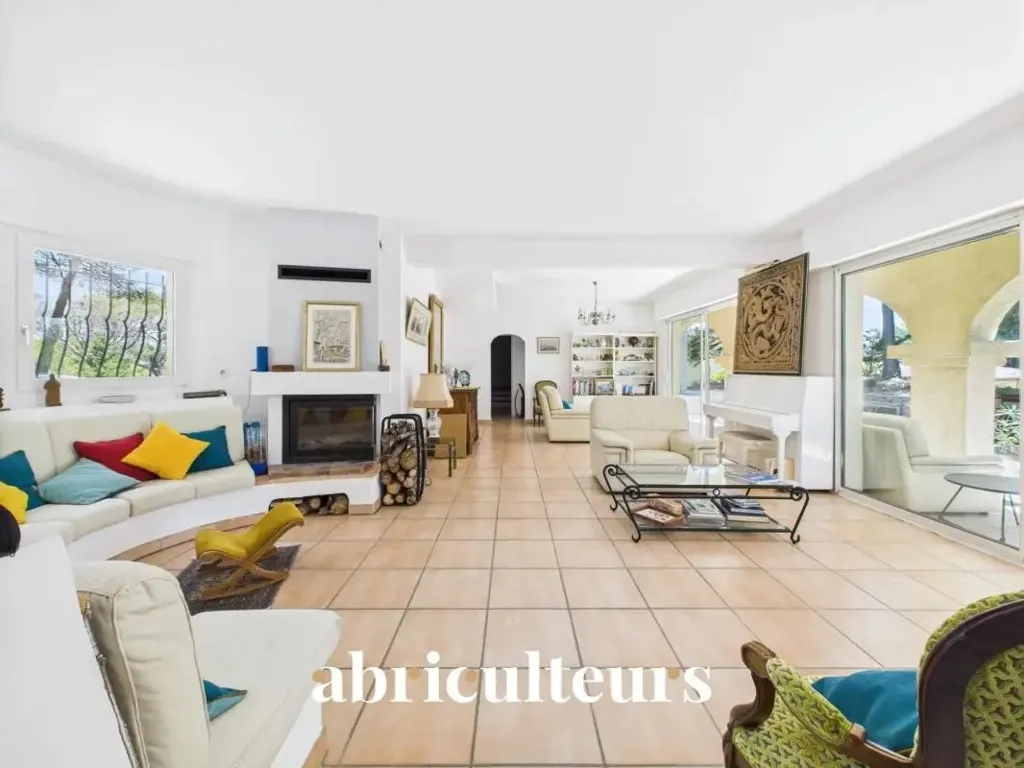 Elutuba - Architect-Designed House with Pool in Ventabren