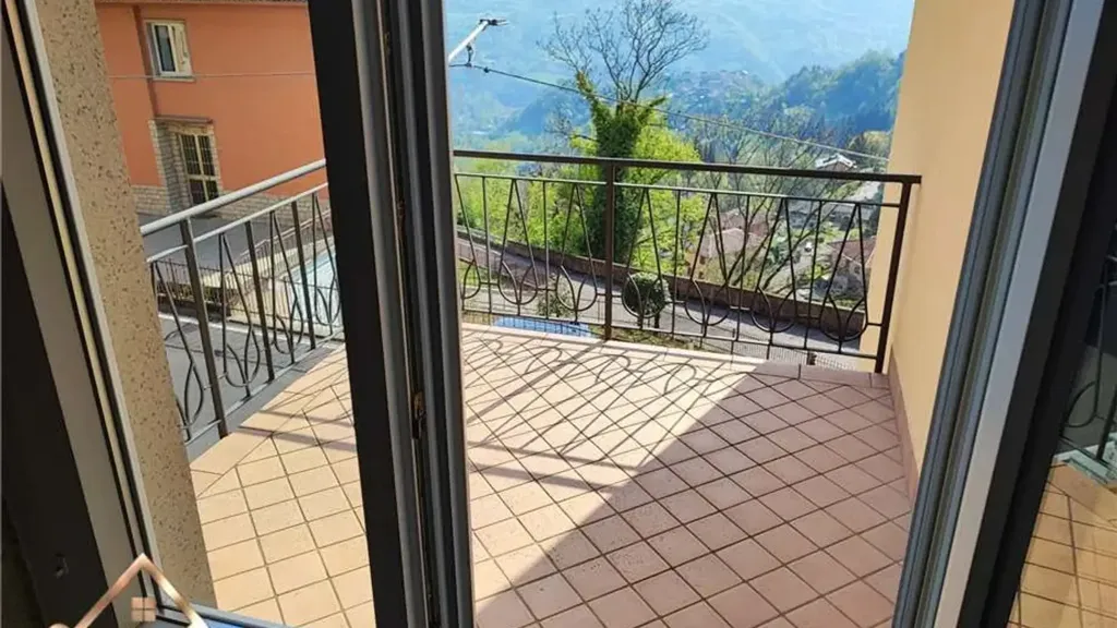 Balcon - Bifamiliar Villa with Garden in Berbenno