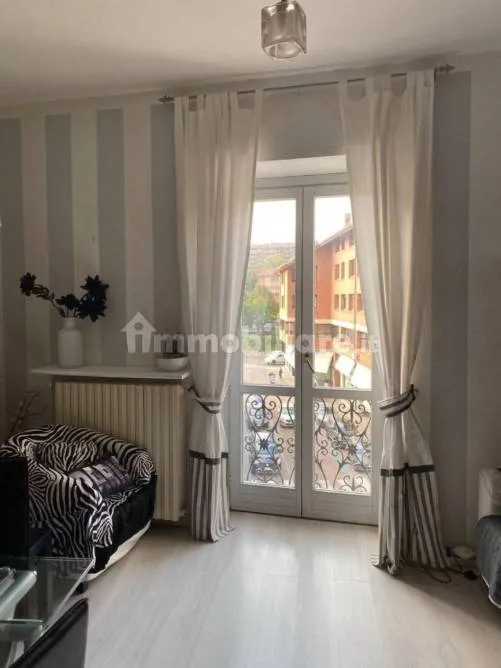 Chambres - Restored Studio with Corso View in Mondovì