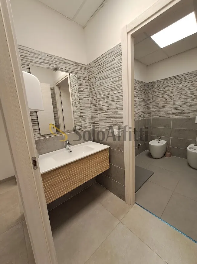 Salles de bain - Open Space Office with Parking in Sesto Fiorentino