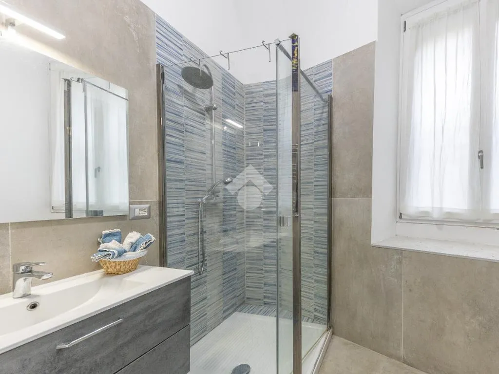 Salles de bain - Elegant 3-Room Apartment in Central Rome
