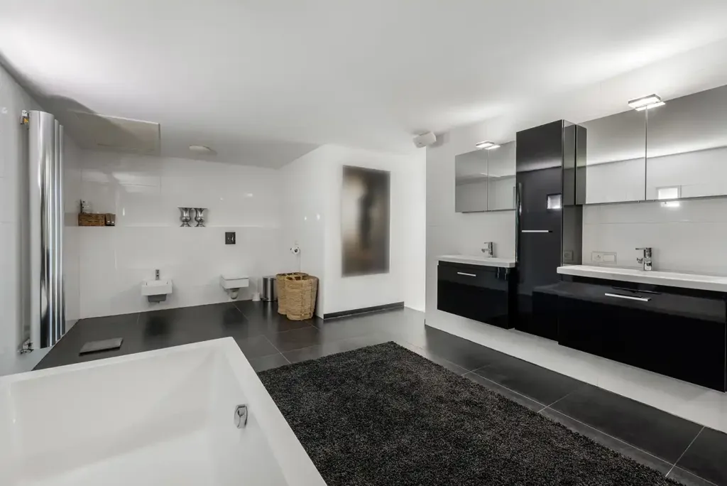 Salles de bain - Villa Luxueuse avec Piscine Intérieure à Lanaken