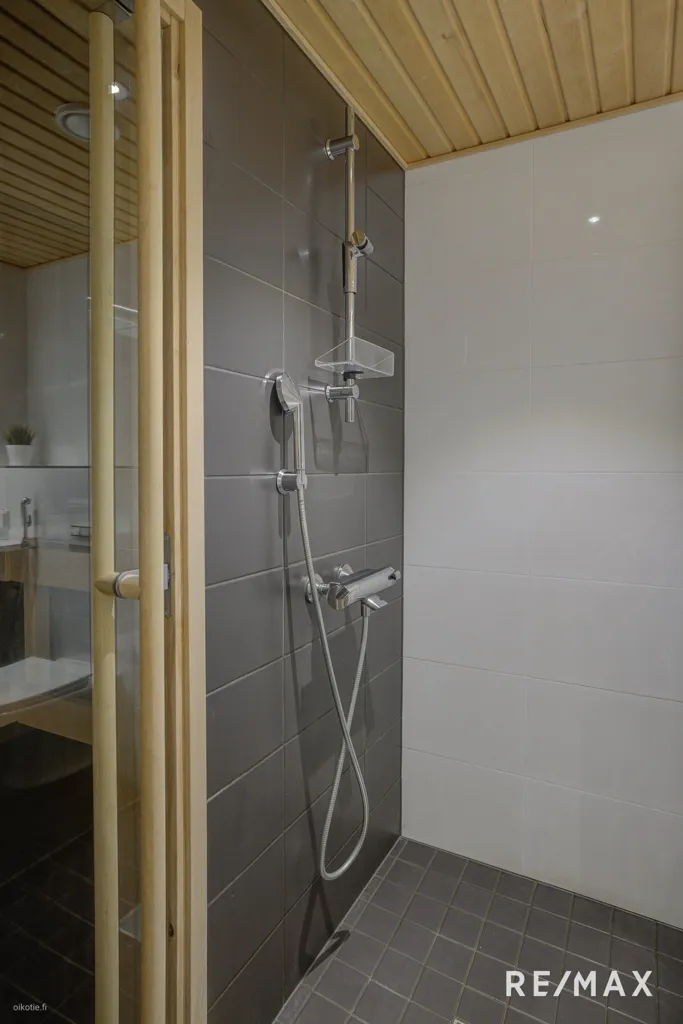 Vannitoad - 3/5-Bedroom Apartment with Sauna in Espoo
