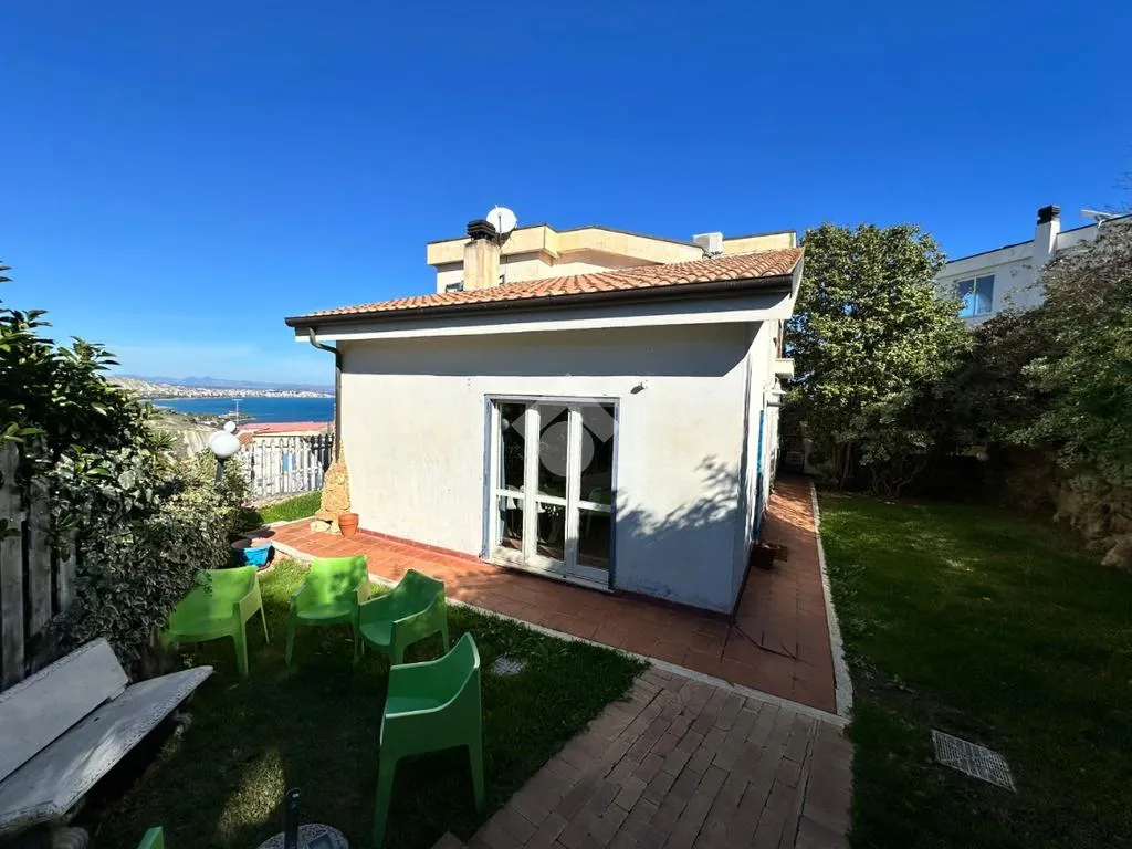 Terrass - Bifamiliar Villa with Sea View in Crotone